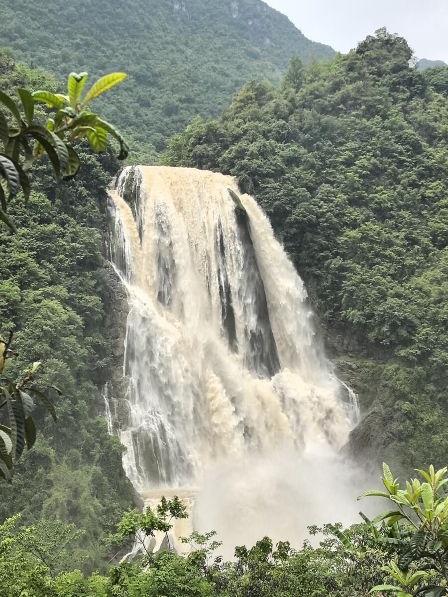 滴水滩瀑布
